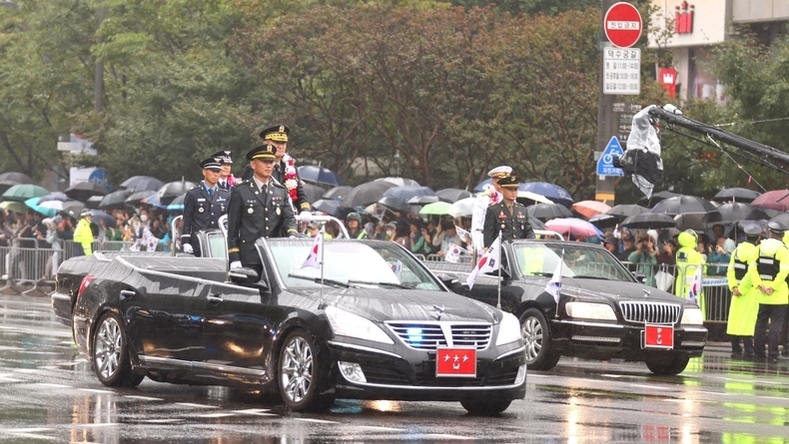 이기자가 간다。시청앞과 광화문 일대에서 진행된 제75주년 국군의 날 기념행사 사진으로 감상하세요