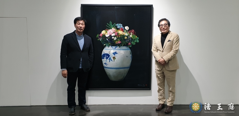  작품 앞에선 두분의 문화예술계의 대부 전득준 관장(좌), 구자승 화백(우)