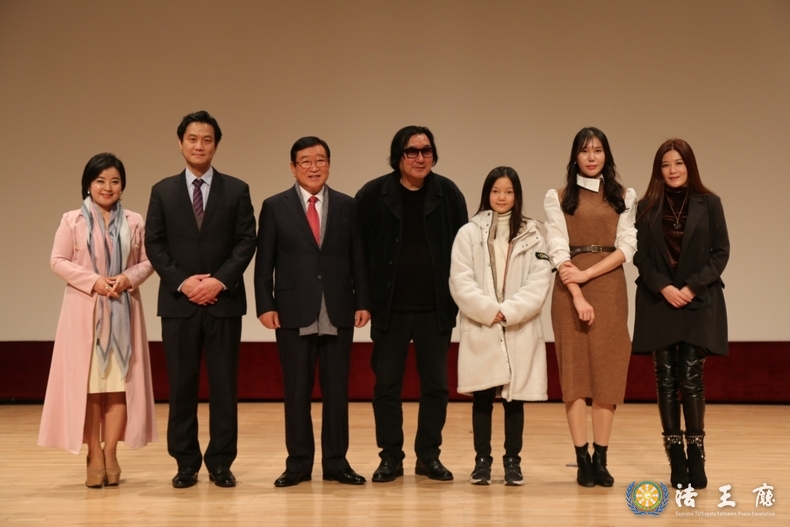 좌측 순) 이채유 경성신보사 기자, 오안진 만해 한용운, 김석환 (전)홍성군수, 한명구감독, 정혜인 아역 만해서당친구, 이소망 만해집사, 롼찌엔화세나 중국배우, 여성독립운동가 링링(사진 시네마서울)