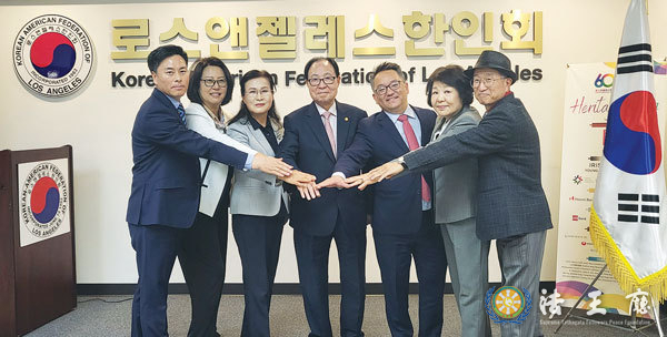  소병선 도산안창호기념사업회 사무총장(왼쪽부터), 헬렌 김 광복회 미국서남부지회 사무총장, 클라라 원 대한인국민회 기념재단 이사장, 김준배 광복회 미국서남부지회 회장, 제임스 안 LA 한인회장, 그레이스 송 미주3.1여성동지회 회장, 황근 흥사단 LA지부 부대표 등이 3.1절 기념식을 포함 향후 애국 행사들의 성공적 개최를 위해 협력을 다짐하고 있다. ( 사진=광복회 미국서남부지회 제공)