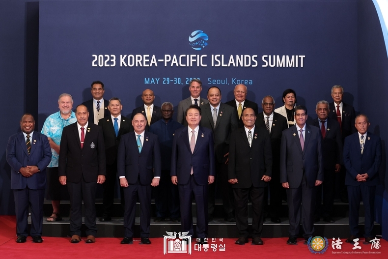  5월 29일 윤석열 대통령은 한-태평양도서국 정상회의에 참석한 각국 정상들을 영접하고 기념 촬영을 진행했다. (사진=대통령실)