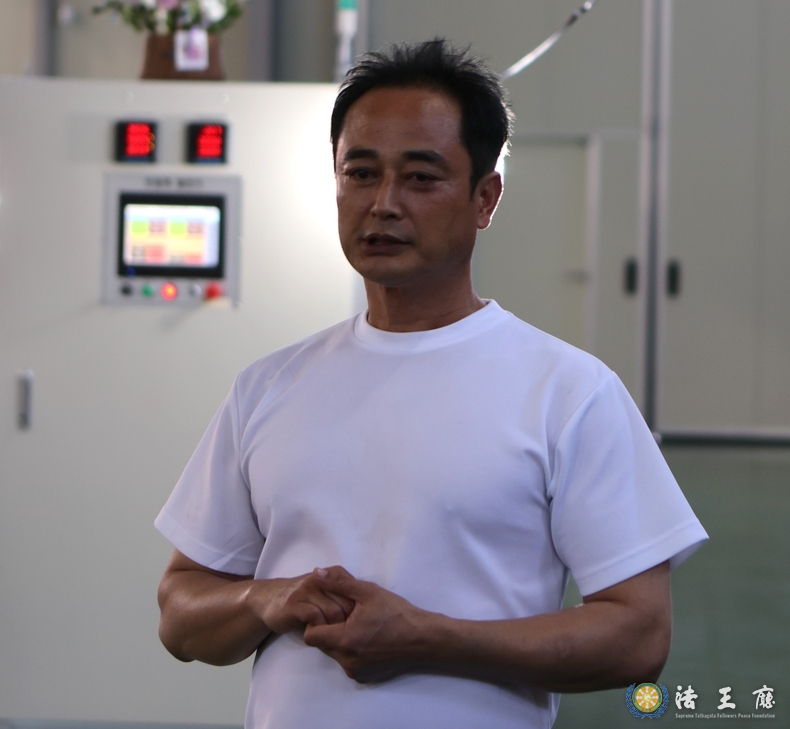  ㈜세계제일 에너지 이재화 대표가 대체 에너지가 필요 없는 무한동력 에너지 전력 장치를 개발했다고 설명하고 있다. (사진-=법왕청신문)