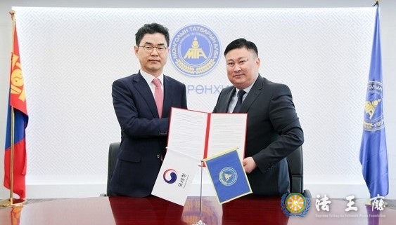  Kim Chang-ki, Commissioner of the National Tax Service, and Enkhbold.A, Acting Commissioner General of the Mongolian National Tax Service, sign a business agreement., Photo-National Tax Service