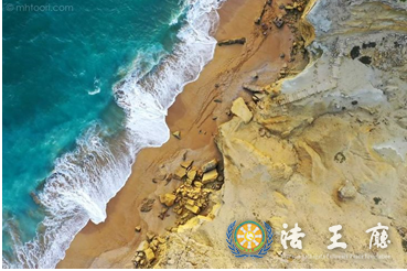 Gwadar Beach boasts seven enchanting shades of seawater and natural beauty, offering visitors a breathtaking landscape to admire. (Photo: Pakistan Embassy)