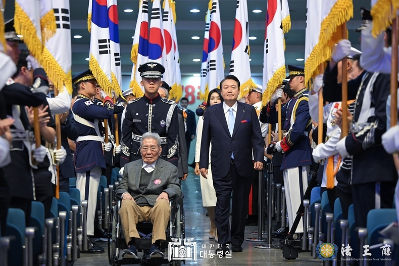 President Yoon Suk-yeol and First Lady Kim Keon-hee attend the 78th Liberation Day celebration held at Ewha Womans University's auditorium in Seodaemun-gu, Seoul on August 15.