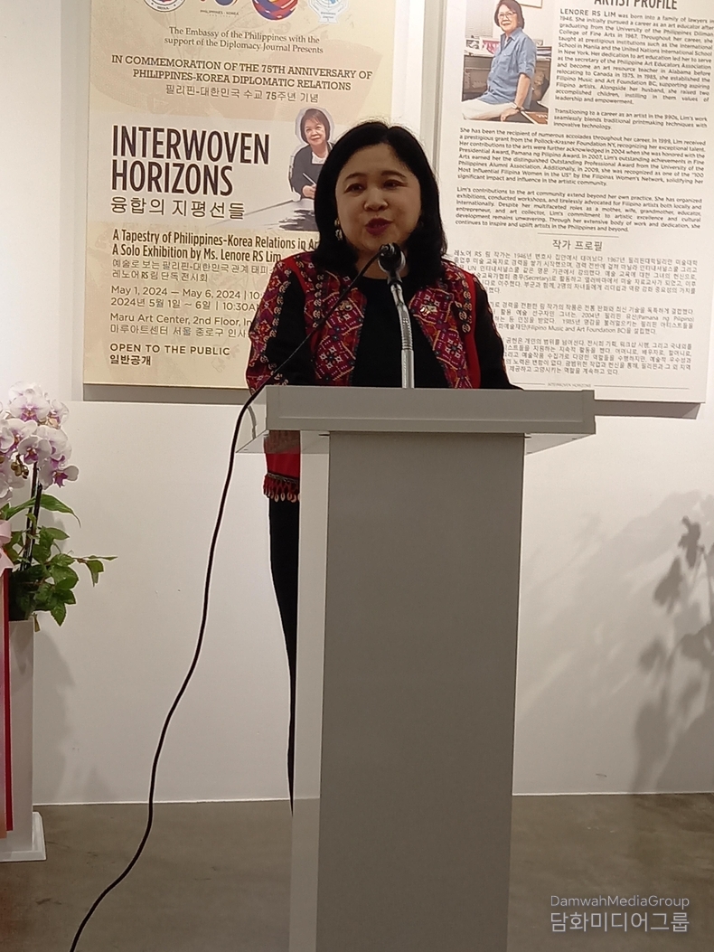 Amb. Theresa Dizon-de Vega of the Philippines gives welcome message at the reception held at the Maru Art Center in Seoul on May 3.