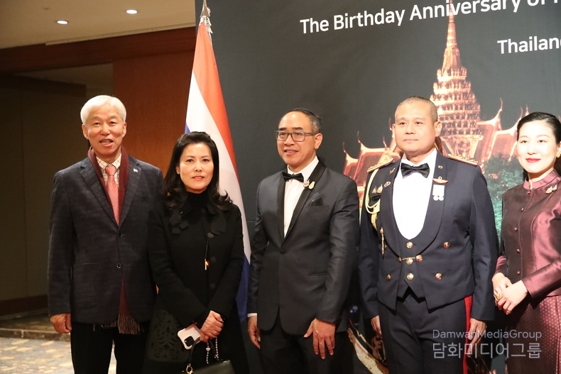 가운데 중앙 주한 태국 타니 상랏 대사와 (좌측)신경애 외교저널 외교담당국장(사진 담화미디어그룹)