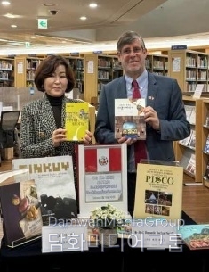 서울도서관 '세계자료실'에서 60여 개국 드넓은 세상을 만나보세요