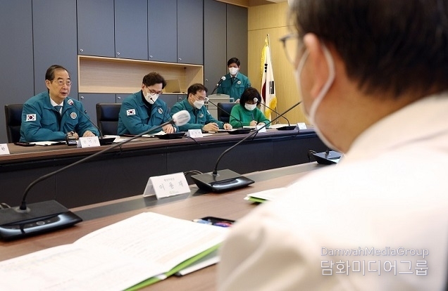 한 총리, 중앙보훈병원 방문…의료현장 지키는 의료진 격려