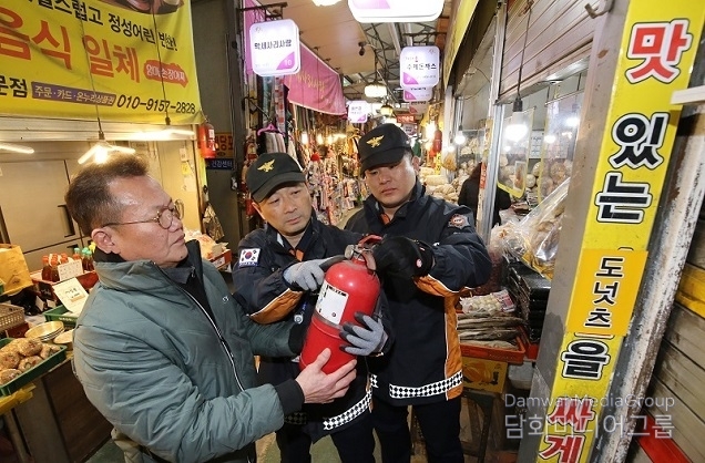 화재에 취약한 전통시장, 내달부터 난연 등급 이상 자재 써야